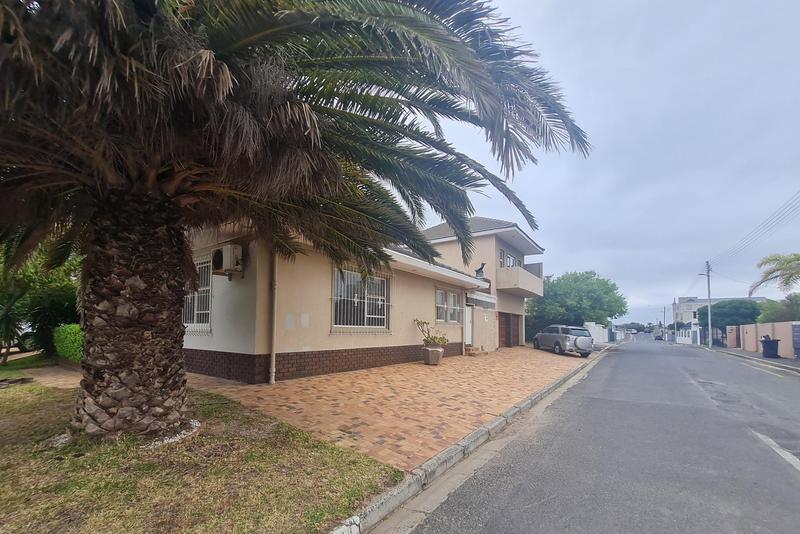 To Let 3 Bedroom Property for Rent in Strand Western Cape